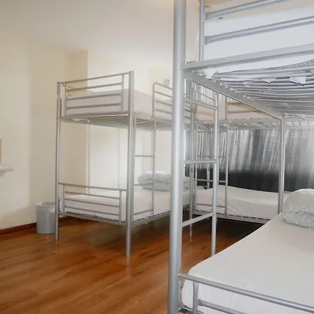 Kensal Green Backpackers-3